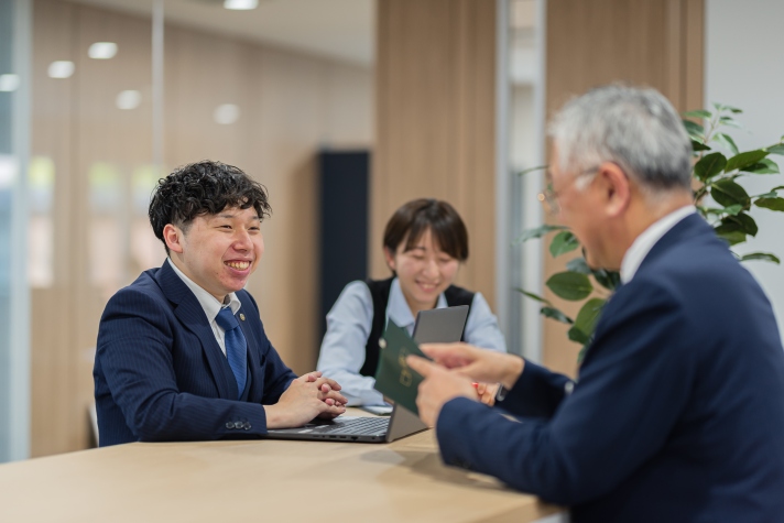 じょうてつ本社フリーアドレス_カウンター